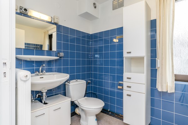 Foto - Te koop: Deels te moderniseren splitlevel drive-in woning (bouwjaar 1963) met 128 m² woonoppervlakte, 3 slaapkamers, tuin en een inpandige garage in Simpelveld